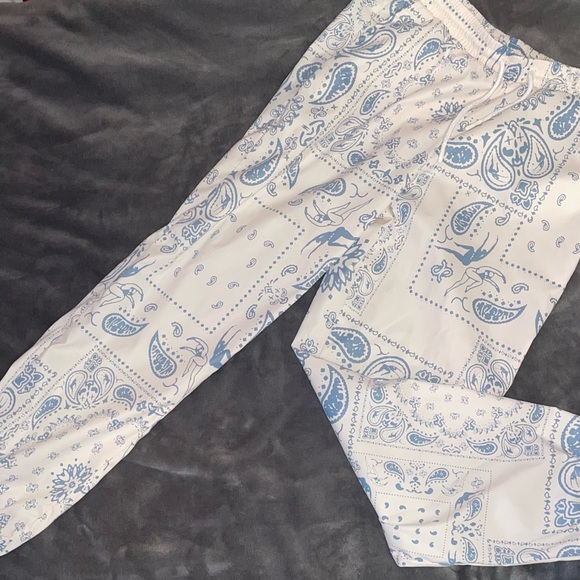 Cream and blue jogger style paisley print pants - Picture 1 of 3
